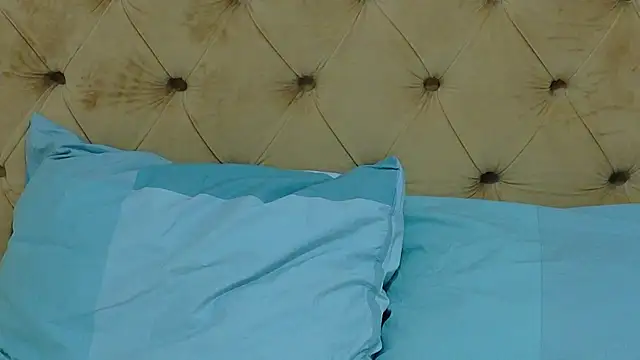 AlessiaCroft online show from April 18, 4:04 am