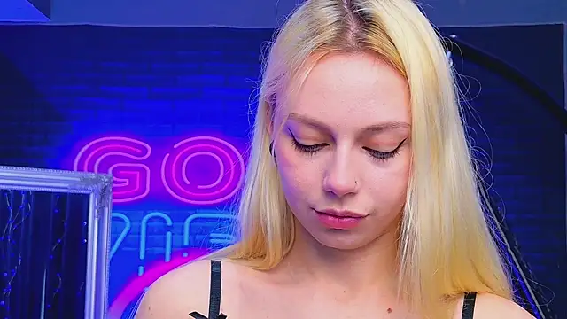 AlessiaCroft online show from April 6, 4:08 am