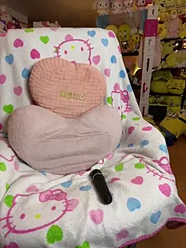 w3tkittty online show from June 3, 6:47 am