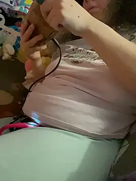 w3tkittty online show from February 13, 6:46 am