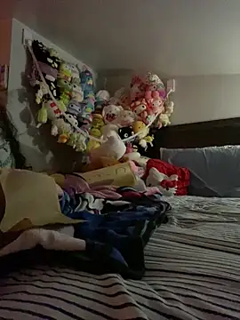 w3tkittty online show from February 8, 9:18 am