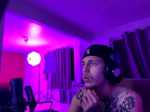 Snapshot of bigrosa21cm chatting on October 12, 6:26 am bigrosa21cm online show from October 12, 6:26 am