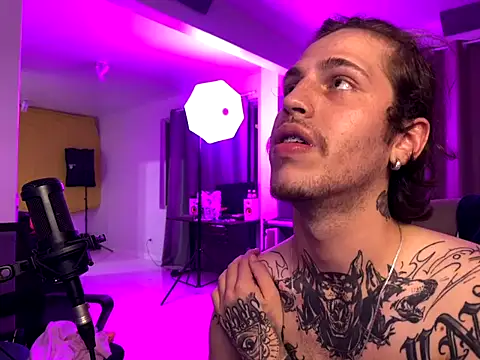 Snapshot of bigrosa21cm chatting on October 27, 11:27 pm bigrosa21cm online show from October 27, 11:27 pm