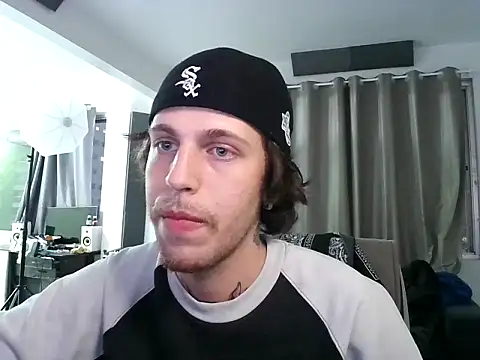 Snapshot of bigrosa21cm chatting on October 28, 9:36 pm bigrosa21cm online show from October 28, 9:36 pm