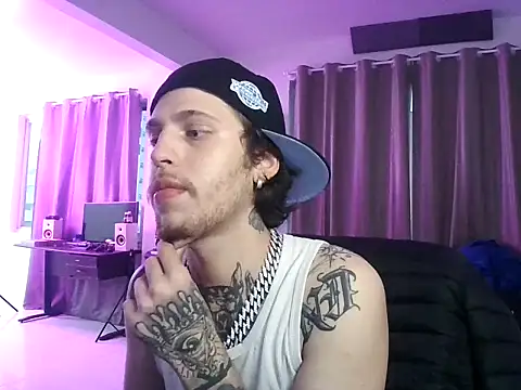 Snapshot of bigrosa21cm chatting on November 1, 9:19 pm bigrosa21cm online show from November 1, 9:19 pm