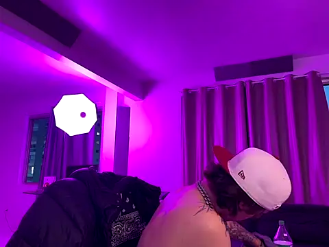 Snapshot of bigrosa21cm chatting on October 25, 9:59 pm bigrosa21cm online show from October 25, 9:59 pm