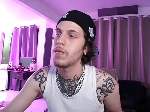 Snapshot of bigrosa21cm chatting on October 31, 11:33 pm bigrosa21cm online show from October 31, 11:33 pm