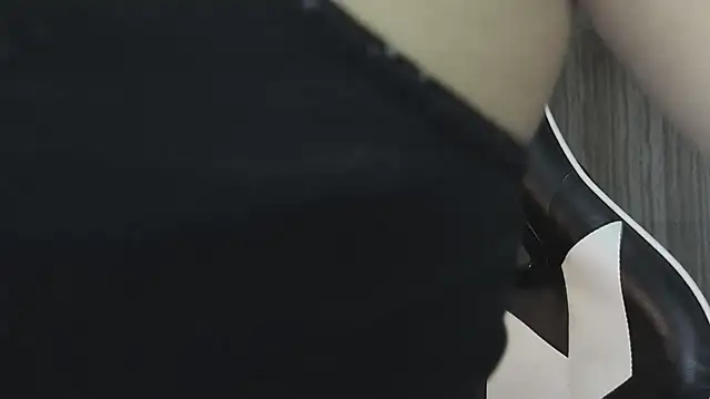 clementine t online show from November 19, 1:00 pm