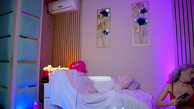 Snapshot of SabrinaJade chatting on December 2, 7:43 am SabrinaJade online show from December 2, 7:43 am