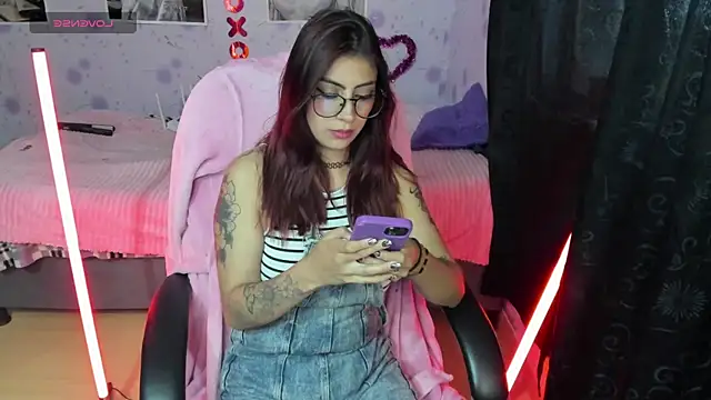Snapshot of Medussa_katt chatting on June 7, 10:26 pm Medussa katt online show from June 7, 10:26 pm