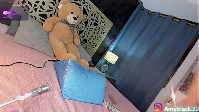 Snapshot of Amyblack__ chatting on October 30, 1:26 am Amyblack online show from October 30, 1:26 am