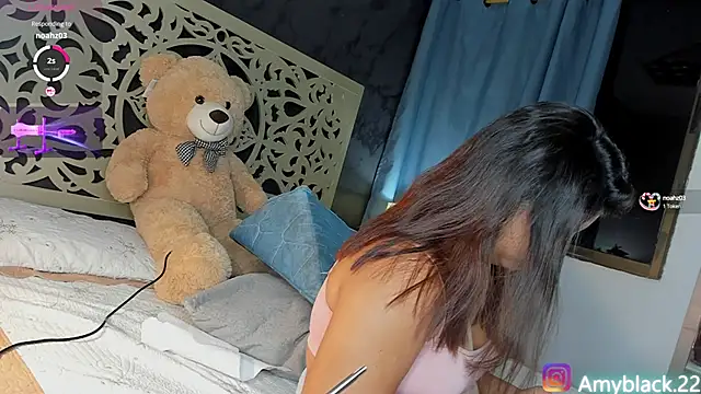 Snapshot of Amyblack__ chatting on September 25, 1:11 am Amyblack online show from September 25, 1:11 am