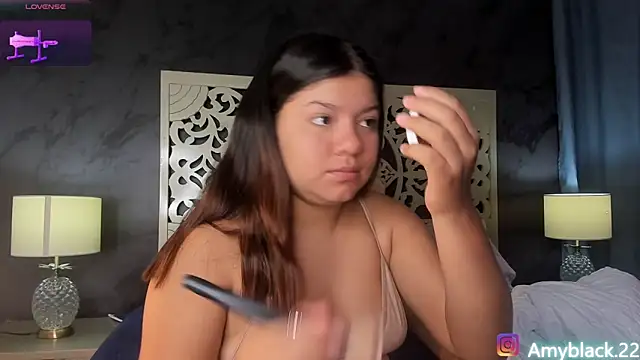 Snapshot of Amyblack__ chatting on October 23, 1:04 am Amyblack online show from October 23, 1:04 am