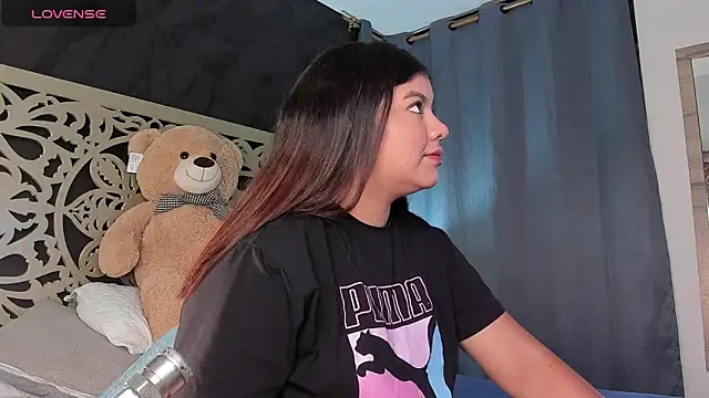 Snapshot of Amyblack__ chatting on November 10, 12:37 am Amyblack online show from November 10, 12:37 am