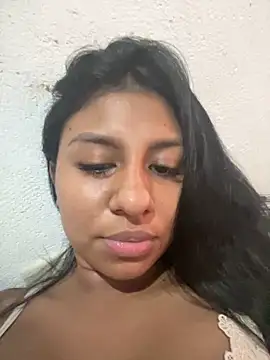 Emmily Vargas online show from November 9, 8:13 pm