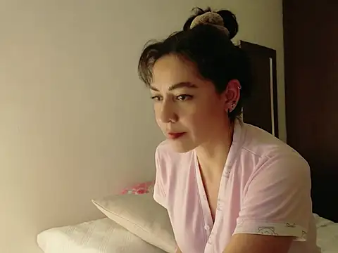 Snapshot of Alicia_Montess chatting on January 14, 3:32 am Alicia Montess online show from January 14, 3:32 am