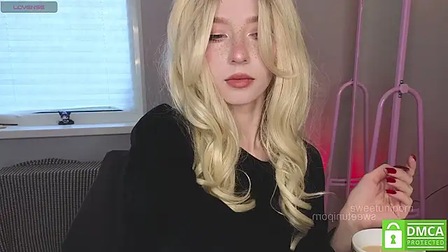 sweetuniporn online show from October 6, 6:25 am