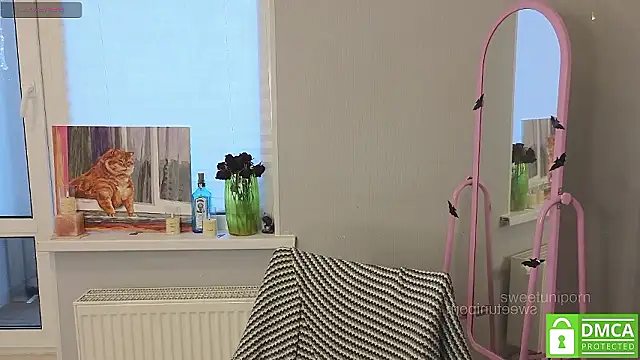 sweetuniporn online show from February 11, 6:46 am