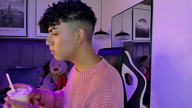 Snapshot of Niick_Twink chatting on October 13, 7:37 pm Niick Twink online show from October 13, 7:37 pm