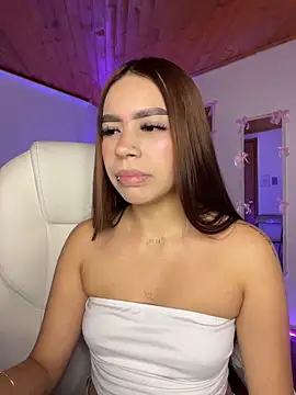 Snapshot of Cristina_pinkk chatting on April 30, 2:40 am Cristina pinkk online show from April 30, 2:40 am