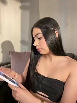 Snapshot of Cristina_pinkk chatting on October 10, 1:28 am Cristina pinkk online show from October 10, 1:28 am