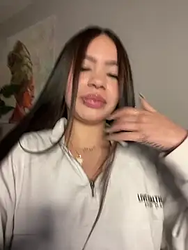 Snapshot of Cristina_pinkk chatting on December 15, 4:07 am Cristina pinkk online show from December 15, 4:07 am