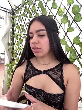 Snapshot of Cristina_pinkk chatting on October 31, 6:26 pm Cristina pinkk online show from October 31, 6:26 pm