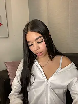 Snapshot of Cristina_pinkk chatting on November 4, 2:37 am Cristina pinkk online show from November 4, 2:37 am