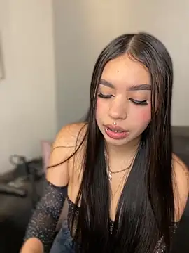 Snapshot of Cristina_pinkk chatting on November 15, 3:21 am Cristina pinkk online show from November 15, 3:21 am