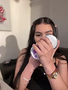 Snapshot of Cristina_pinkk chatting on October 16, 2:31 am Cristina pinkk online show from October 16, 2:31 am