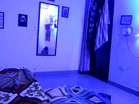 Evalivehere online show from February 4, 12:00 pm