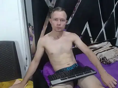 Snapshot of hot_mann11 chatting on October 8, 10:10 pm hot mann11 online show from October 8, 10:10 pm
