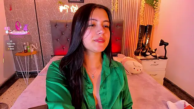 Snapshot of mialeia01 chatting on January 17, 8:34 pm mialeia01 online show from January 17, 8:34 pm