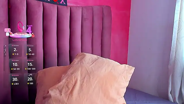 Snapshot of mialeia01 chatting on December 22, 3:45 pm mialeia01 online show from December 22, 3:45 pm