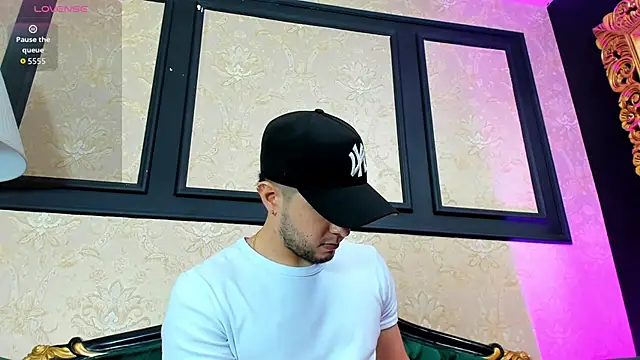 Snapshot of GrantBlake chatting on February 13, 5:51 am GrantBlake online show from February 13, 5:51 am