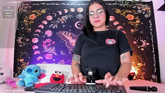 Snapshot of Maddy_rosse12 chatting on November 2, 2:44 pm Maddy rosse12 online show from November 2, 2:44 pm