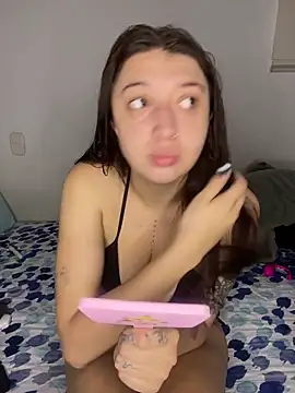 Mia  Gray online show from December 17, 6:13 pm