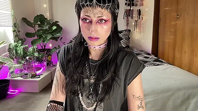 ELENA UMBRA online show from March 1, 6:30 pm