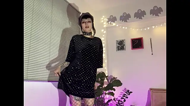 ELENA UMBRA online show from January 6, 9:41 pm