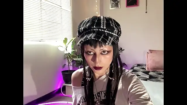 ELENA UMBRA online show from December 17, 8:14 pm