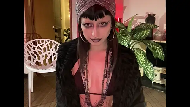 Snapshot of ELENA_UMBRA chatting on October 28, 7:18 am ELENA UMBRA online show from October 28, 7:18 am