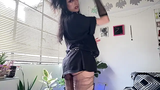 Snapshot of ELENA_UMBRA chatting on June 6, 8:25 pm ELENA UMBRA online show from June 6, 8:25 pm