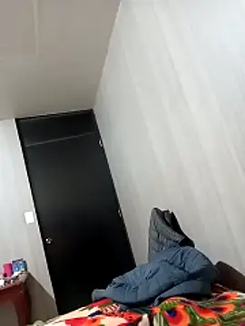 luuiss12 online show from December 5, 8:24 am