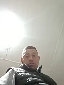 luuiss12 online show from October 30, 5:28 am