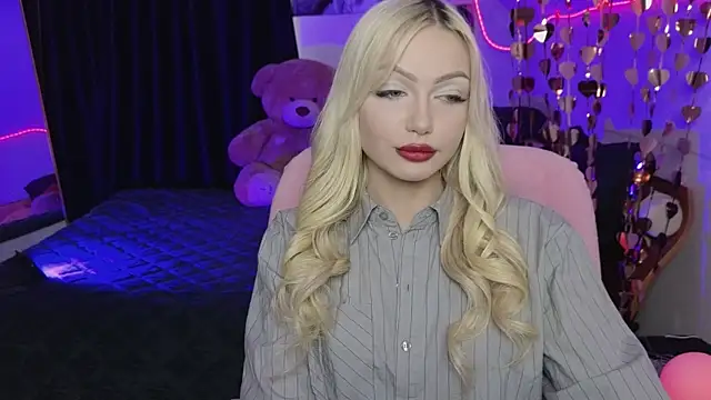 Snapshot of LinaLirian chatting on July 10, 2:39 pm LinaLirian online show from July 10, 2:39 pm