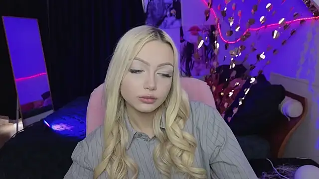 Snapshot of LinaLirian chatting on July 11, 10:04 am LinaLirian online show from July 11, 10:04 am