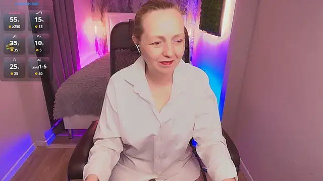 Snapshot of Karen_Villis chatting on October 7, 11:44 am Karen Villis online show from October 7, 11:44 am