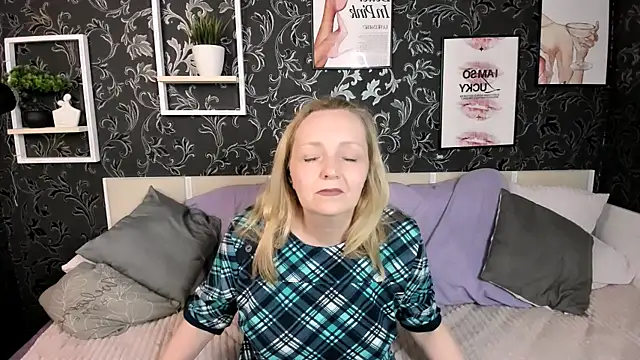 Karen Villis online show from May 24, 11:54 am