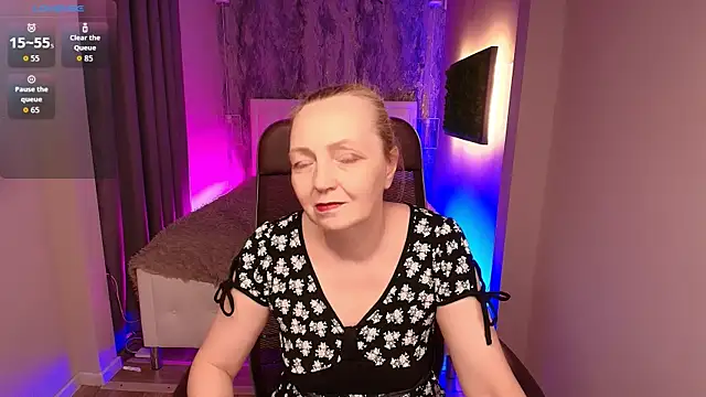 Snapshot of Karen_Villis chatting on October 8, 12:07 pm Karen Villis online show from October 8, 12:07 pm