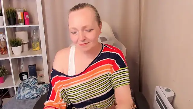 Karen Villis online show from May 3, 11:58 am